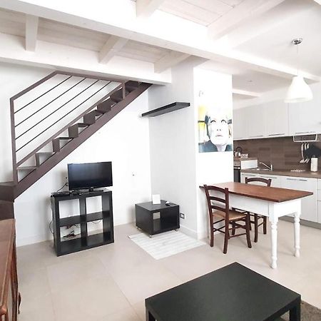 Urban Cottage - Casa Vacanze Bari Bagian luar foto